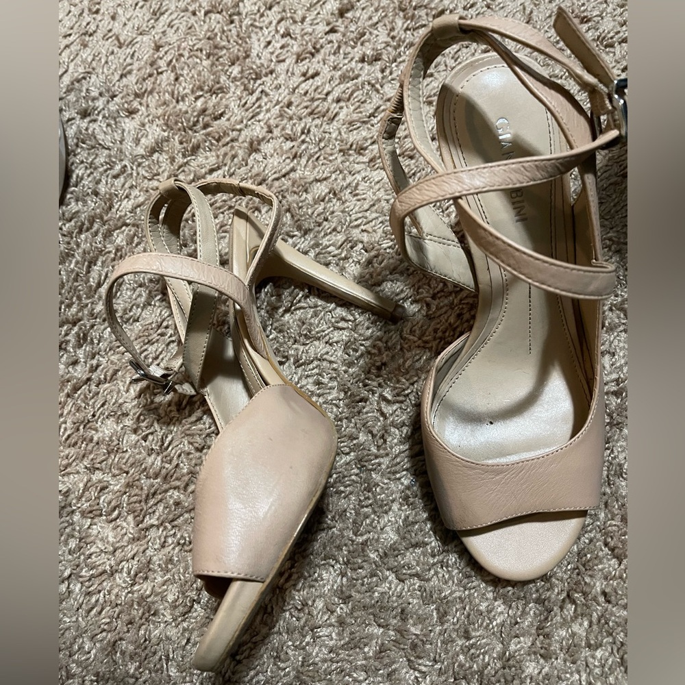 Gianni Bini tan leather heels size 7.5